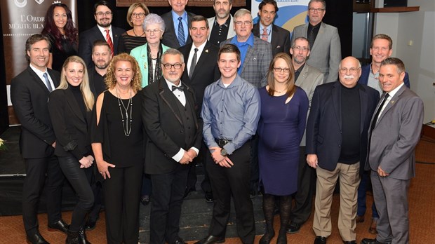 Une pluie d’honneurs pour onze citoyens et une entreprise