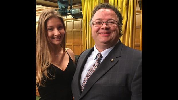 Une étudiante du collège Lionel-Groulx représente Thérèse-De Blainville au parlement canadien