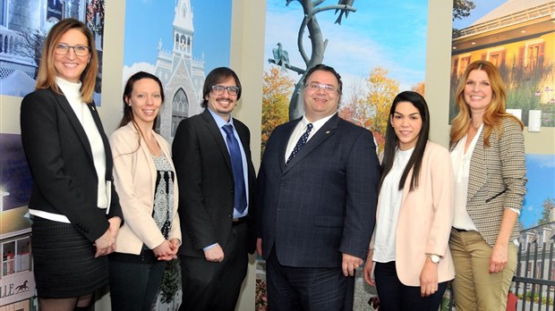 Ramez Ayoub remet 551174 $ en subvention grâce au programme emplois d’été Canada 