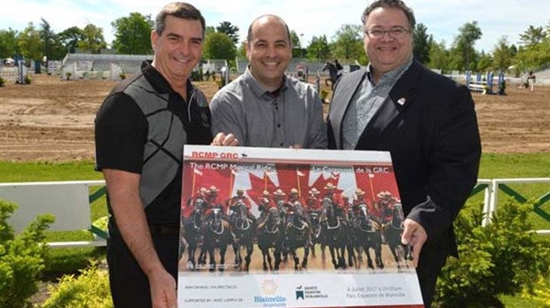 Spectacle du Carrousel de la Gendarmerie royale du Canada au Parc Équestre de Blainville
