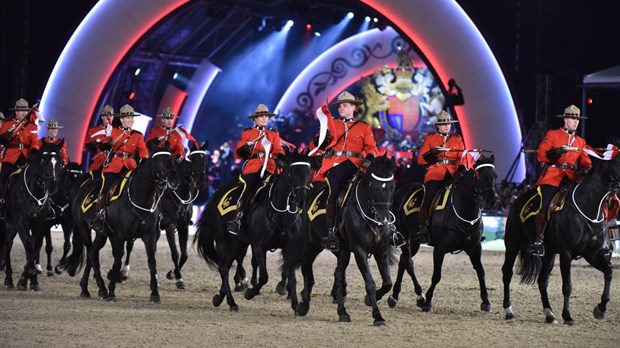 Pour le 150e anniversaire de la Confédération du Canada, le Carrousel de la GRC galope vers Blainville!
