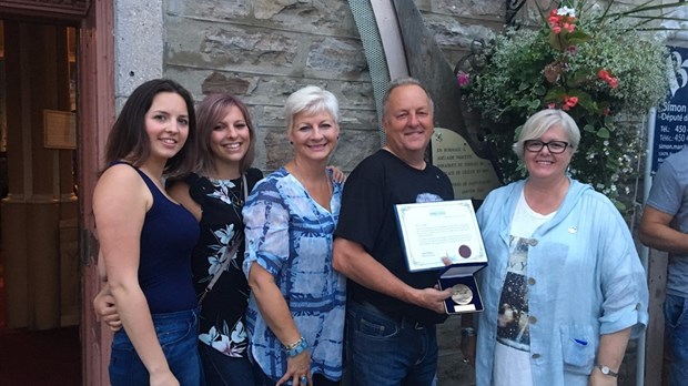 La médaille de l’Assemblée nationale remise à M. Denis Lavigne