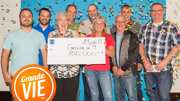 Neuf collègues mettent la main sur 250 000 $