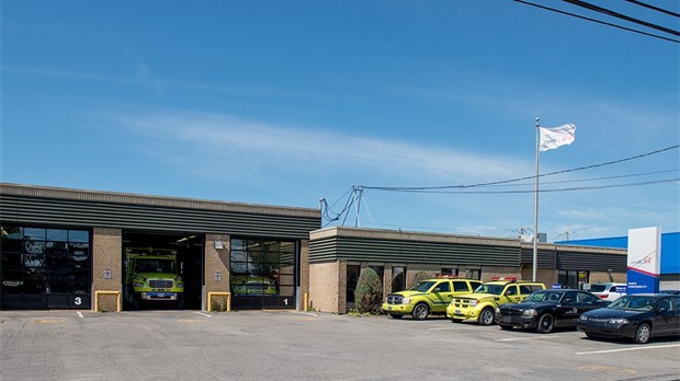 Des pompiers en garde interne au poste d’incendie du secteur de Saint-Janvier 