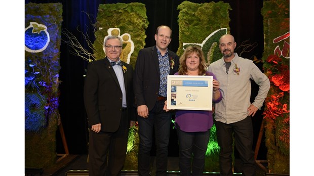 La Ville de Sainte-Thérèse améliore sa performance et conserve ses 4 Fleurons