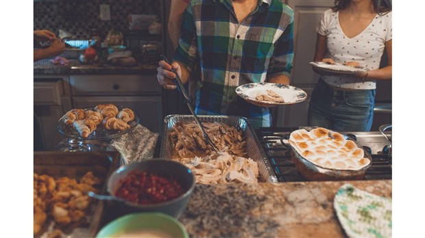 Un repas traditionnel et 330 bas de Noël pour les jeunes de l'école Notre-Dame à Saint-Jérôme