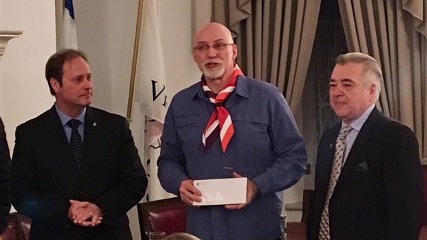 Pour soutenir les projets de nombreux bénévoles, la Ville de Lorraine remet 14 chèques à autant d’associations et d’organismes 