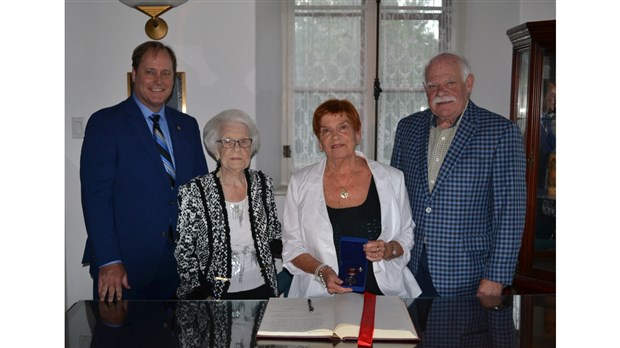 Une généreuse Lorraine reçoit la  Médaille du souverain pour les bénévoles