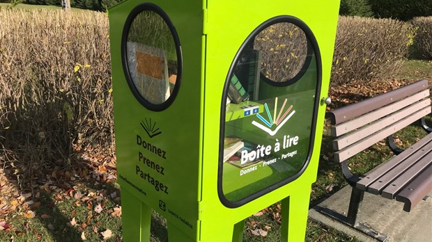 Des Boîtes à lire neuves et colorées à Sainte-Thérèse