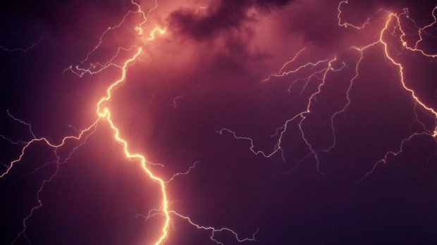 Chaleur intense et orages violents planent dans le ciel 