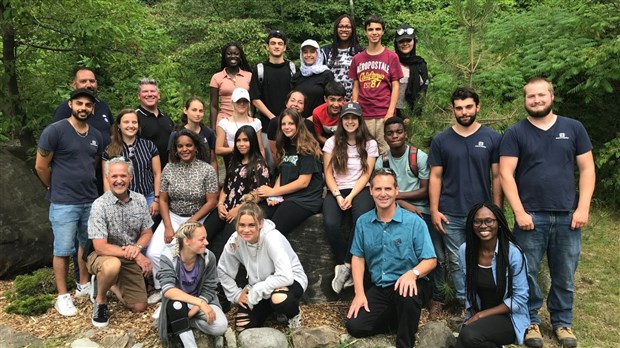 Embellissement du Jardin des Sources de Sainte-Thérèse grâce aux jeunes bénévoles de Chantiers jeunesse 