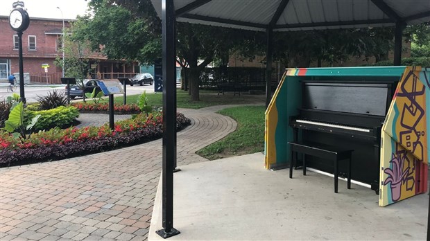 Les pianos publics de Sainte-Thérèse au diapason du Québec 