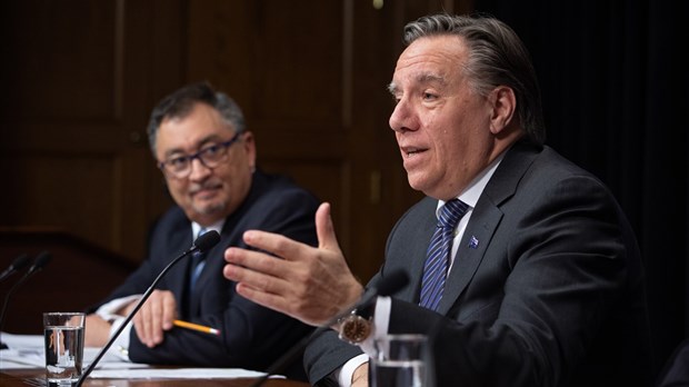 François Legault demande de limiter encore les contacts et de se mettre au télétravail