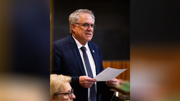 Luc Desilets rend hommage aux vétéranes et aux vétérans