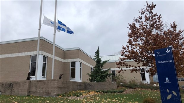 Sainte-Thérèse met ses drapeaux en berne à la suite des événements de Québec