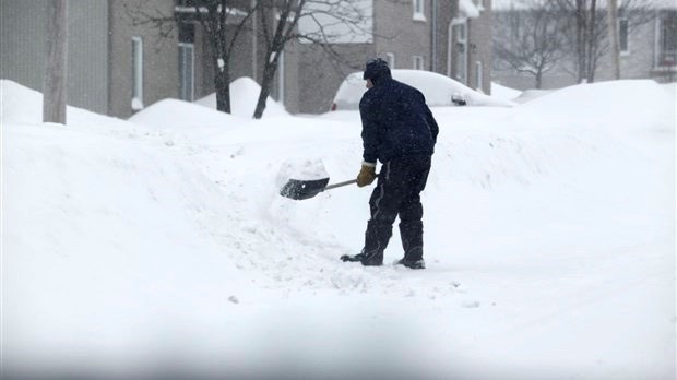 Ville Sainte-Thérèse rappelle que de pousser sa neige dans la rue est défendu