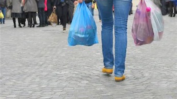 Saint-Jérôme oeuvre pour bannir les sacs en plastique à usage unique dès 2021