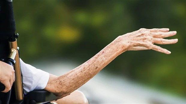 Le RQRA salue la bonification du salaire des préposés travaillant dans les RPA