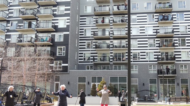 Pat le crooner: du 911 au chant sous les balcons des aînés