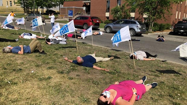 Manifestation à Saint-Jérôme: les professionnelles en soins des Laurentides « mortes de fatigue »