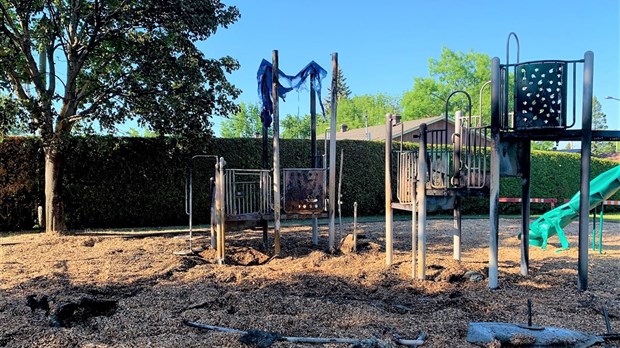 Des vandales s’en prennent au module de jeux du parc Guy-Blanchard à Sainte-Thérèse