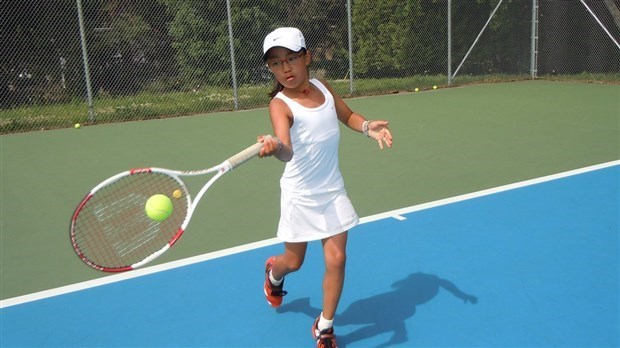 À vos raquettes, les cours de tennis ont recommencé à Sainte-Thérèse!