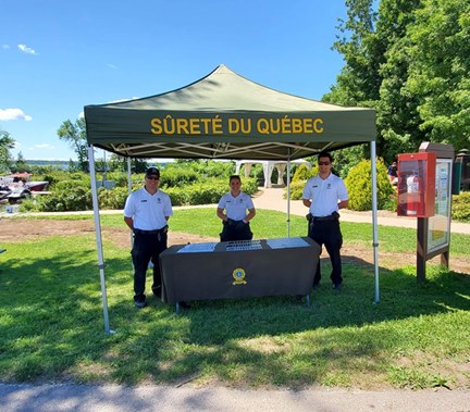 Dans les Laurentides, la prévention nautique est assurée par les cadets et les policiers
