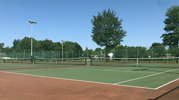 Les cours de tennis se pourusivent à Sainte-Thérèse