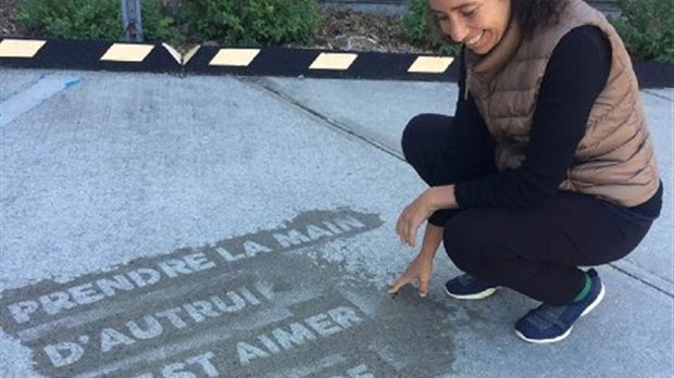 Cet automne à Sainte-Thérèse, une marche animée de poésie sous le parapluie