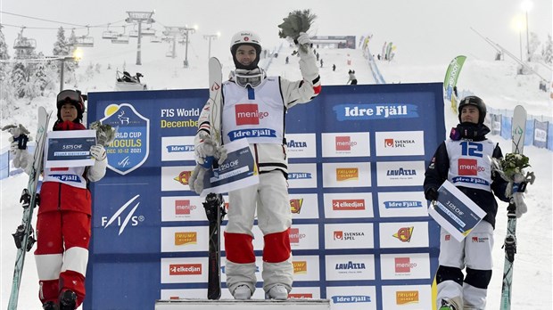 Ski acrobatique: Mikaël Kingsbury se ressaisit et triomphe à l'épreuve en duels