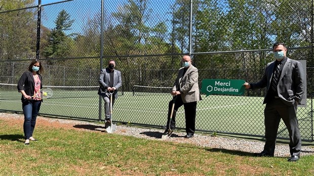 Oka restaure ses terrains de tennis