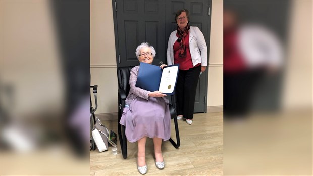 Une citoyenne de Sainte-Thérèse est honorée à l’occasion de son 100e anniversaire