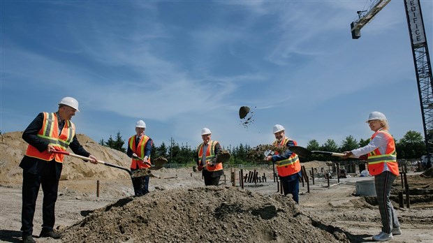 Pelletée de terre officielle de la Maison des aînés et alternative de Blainville