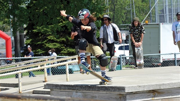 Des ateliers de skate offerts aux jeunes ados de Sainte-Thérèse