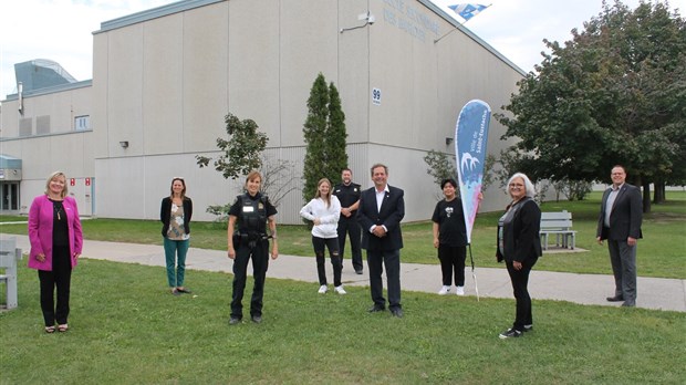 Une policière-éducatrice à l’école secondaire des Patriotes