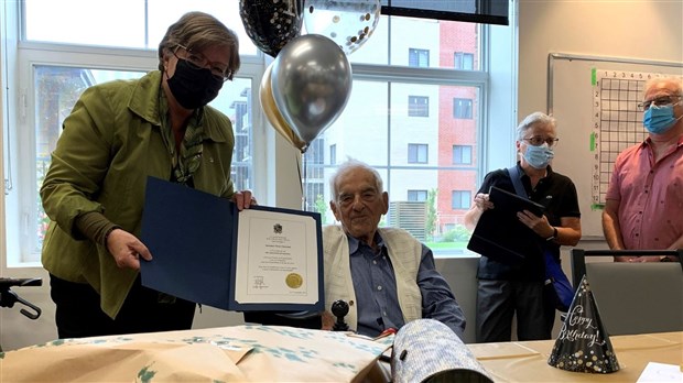 Les 100 ans Victor Chartrand honorés par la Ville de Sainte-Thérèse