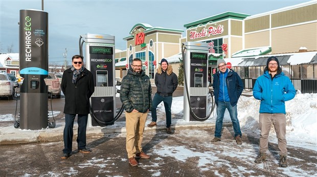 Des bornes électriques installées au IGA extra Marché Piché