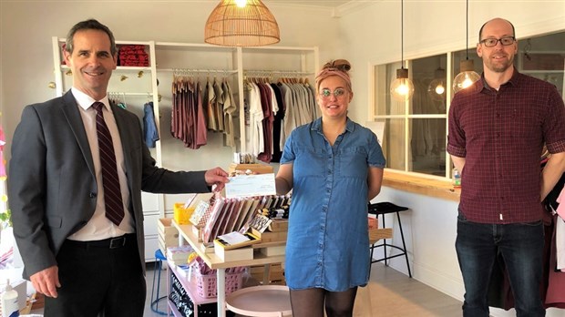 La Ville de Sainte-Thérèse remet une subvention commerciale à un nouveau commerce 