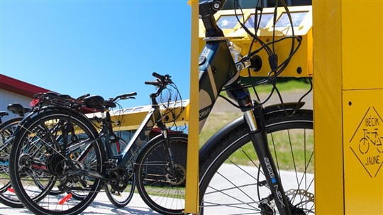 Des vélos hybrides et électriques accessibles en libre-service pendant une période limitée