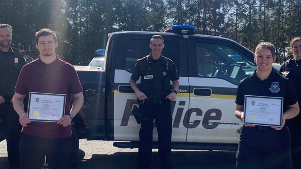 Des agents ont reçu un certificat reconnaissance pour leur intervention rapide pour un homme en arrêt cardiorespiratoire
