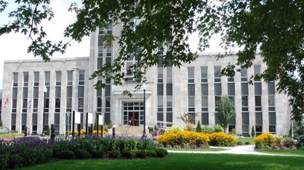 Pour l’élection partielle du district des Montagnes, 452 citoyens sur une possibilité de 5 465 se sont rendus aux urnes