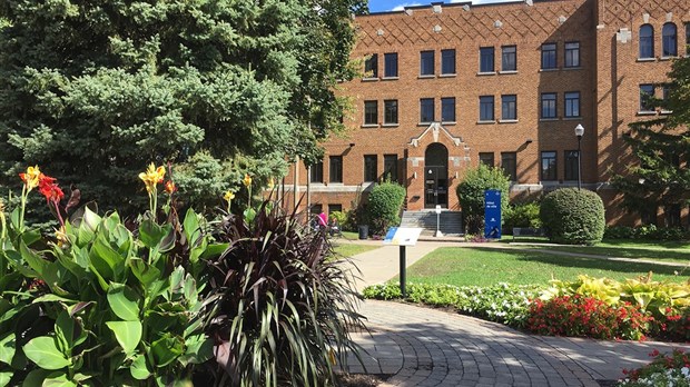 La ville de Sainte-Thérèse souligne le centenaire de la Caisse Desjardins Thérèse-De Blainville