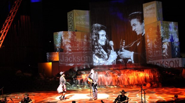 Une première survoltée pour le spectacle Crazy Country à l’Amphithéâtre Québecor de Shawinigan