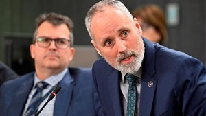 La nouvelle publicité sur la qualité du français rate sa cible, estiment le PQ et QS