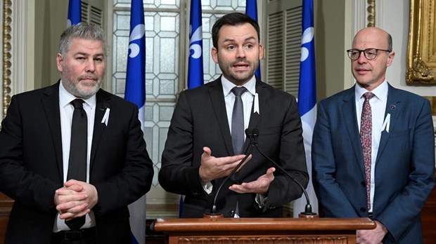 Téléphone cellulaire en classe: le gouvernement de la CAQ rejette une motion du PQ