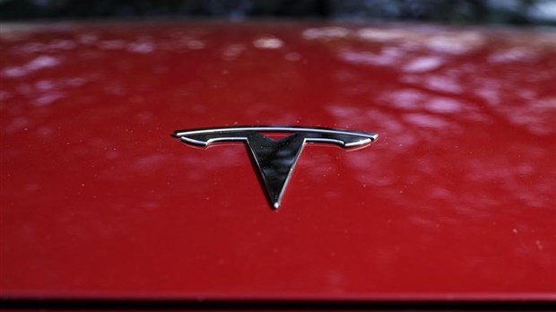 Tesla: rappel de centaines de milliers d'automobiles pour ennuis avec la caméra de recul