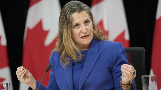 Freeland ne confirme pas que le déficit a été maintenu à 40 milliards $ en 2023-2024