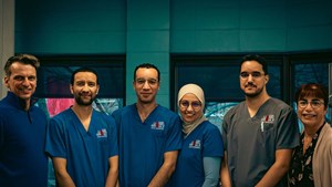 Cinq étudiants nés hors Canada terminent leurs études comme infirmières