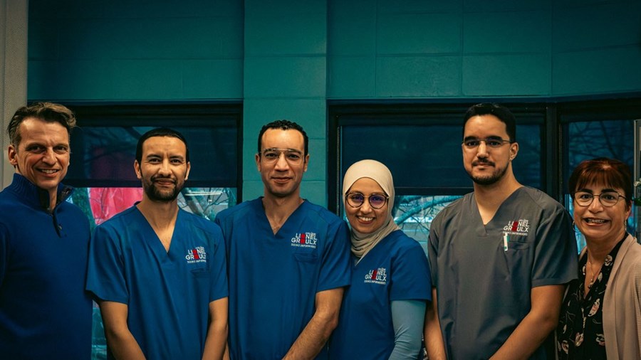 Cinq étudiants nés hors Canada terminent leurs études comme infirmières