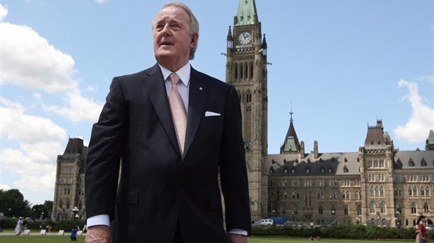 Les politiciens de tous les horizons ont salué la contribution de Brian Mulroney